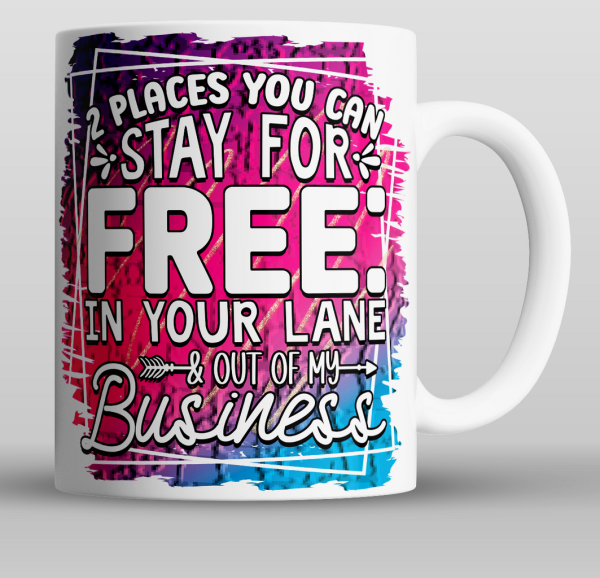 hvitt krus med fargeklatt som er fargerik midt på med teksten i svart over, 2 places you can stay for free: In you lane & out of my business