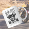 bilde av 2 krus som viser hver sin side av produktet. Den ene siden viser bilde av motorsykkelmotor med med teksten "Bikers don't go grey, the go CHROME"