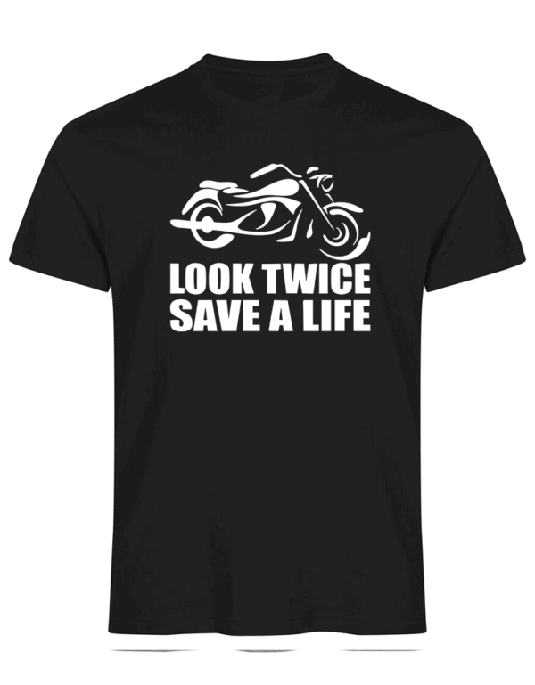 Sort tskjorte med hvit silouette av en motorsykkel, og teksten under Look Twice - Save a life