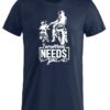 t-shirt med grafisk illustrasjon av en person på stor motorsykkel "bouncer" med en liten gutt på sin moped/motorsykkel, med teksten under: Tomorrow Needs You